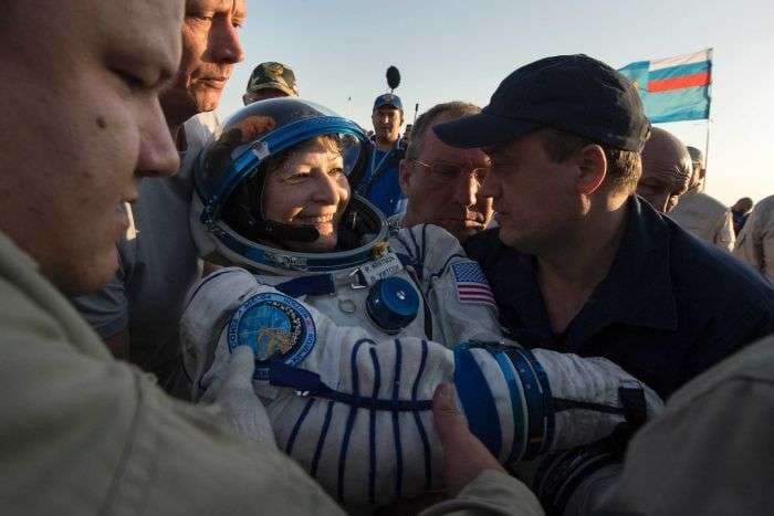 Kthehet në Tokë astronautja që qëndroi më së gjati në hapësirë
