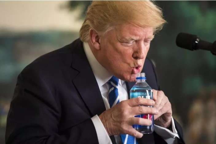 Rikrijohet momenti qesharak i Donald Trump (Foto)