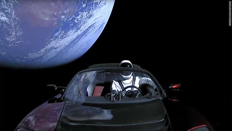 SpaceX e bën përsëri - hedh raketën më të fuqishme në botë (VIDEO)