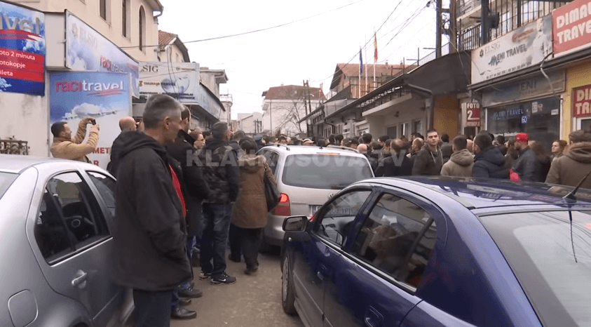 Kush po pajiset me pasaporta diplomatike? (VIDEO)