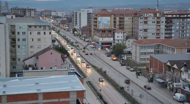 Vetkarantinohen një mjek dhe dy infermiere në Fushë Kosovë