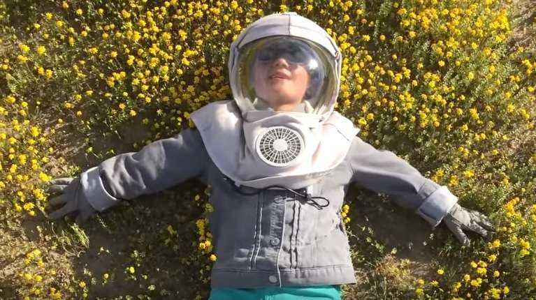 Njihuni me djalin që është alergjik ndaj diellit (VIDEO)