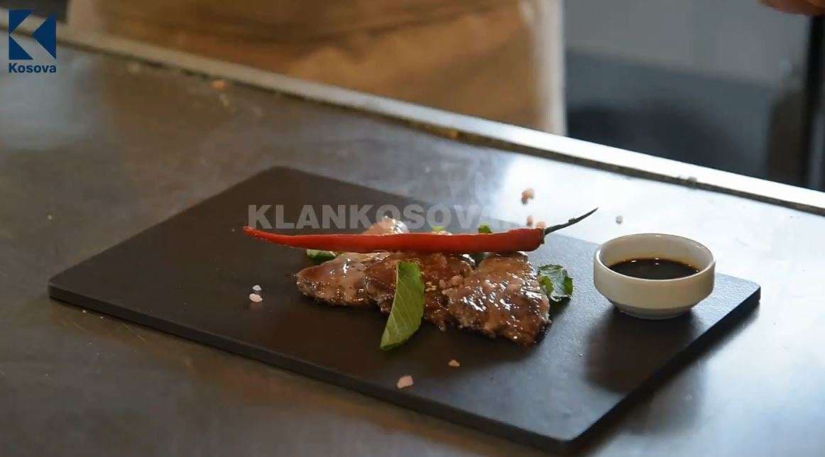 Ora 7 - Si përgatitet antipastë toni - Klan Kosova (VIDEO)