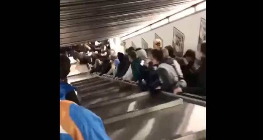 Prishen shkallët lëvizëse në Romë, shkaktohet rrëmujë (VIDEO)