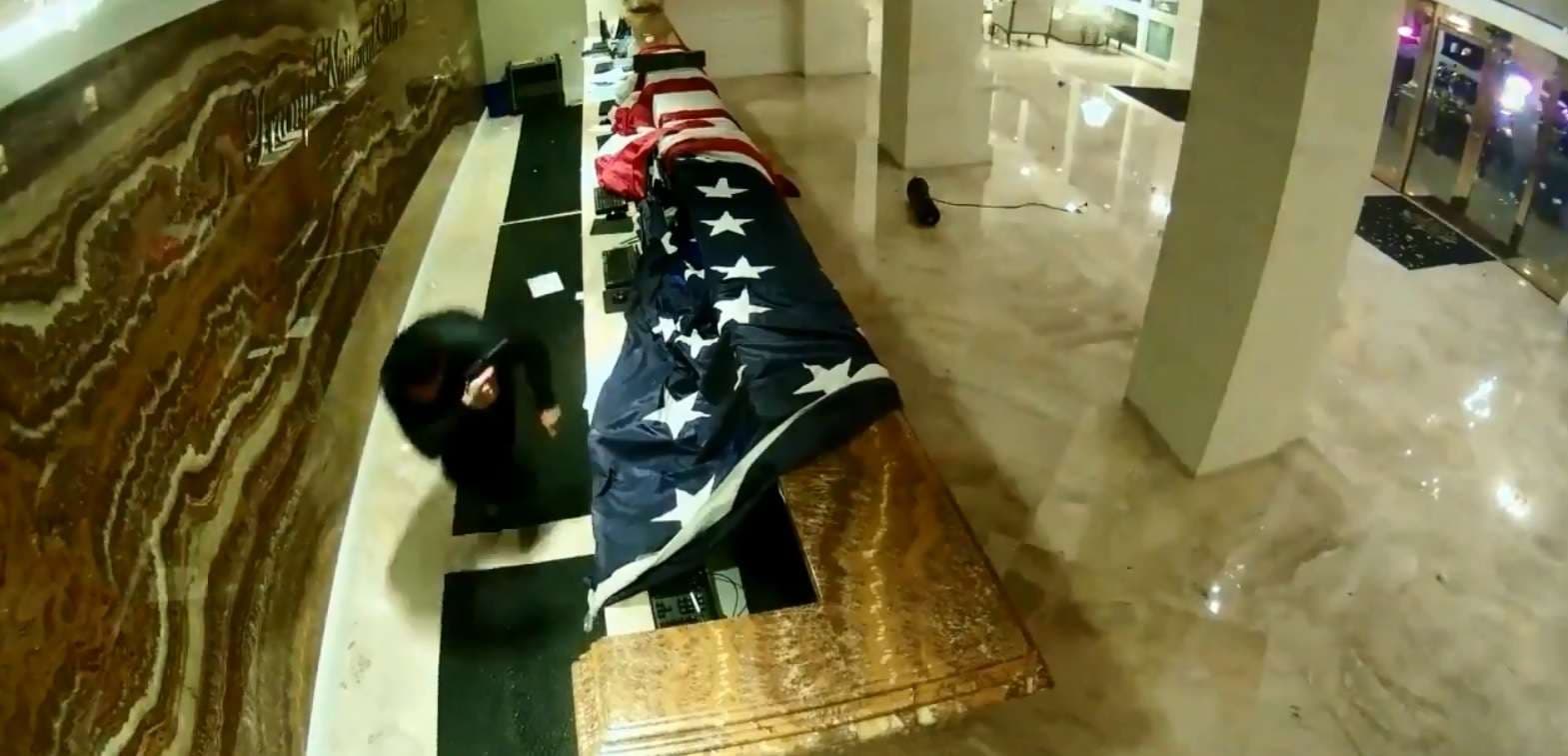 Dalin pamjet nga sulmi me armë në Hotelin Trump (VIDEO)
