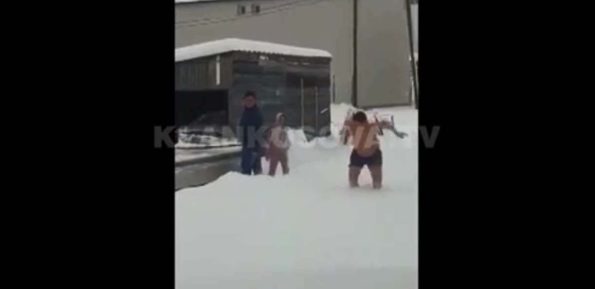 Djaloshi nga Lladova e Gjilanit i cili sfidon borën (VIDEO)