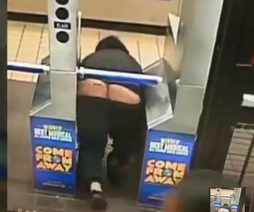 “Kështu mund t’i ikni pagesës së metrosë” (VIDEO)