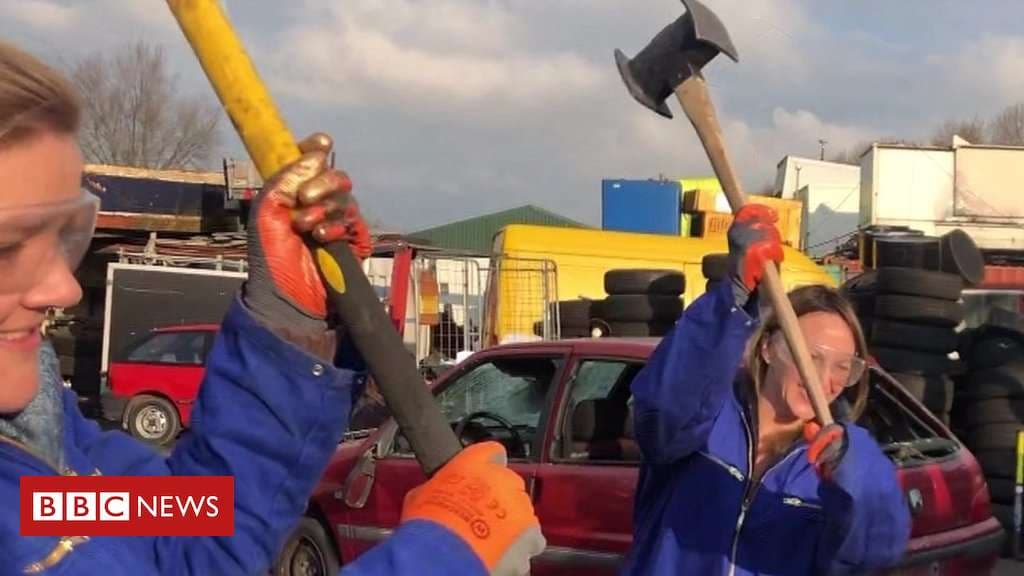 Vendi ku mund t`i shkatërroni veturat për argëtim (VIDEO)