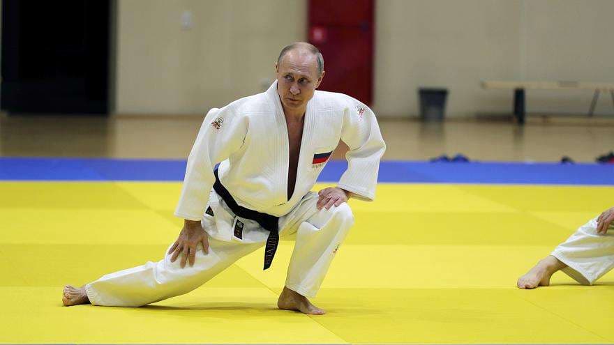 Vladimir Putin edhe një herë i tregon aftësitë në xhudo (VIDEO)