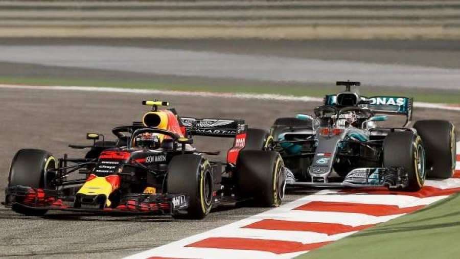 Deklarata bombë: Lewis Hamilton frikësohet shumë nga Verstappen