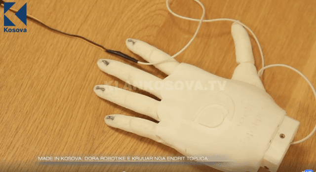 Dora robotike e krijuar nga Endrit Toplica (VIDEO)