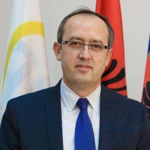 Hoti: Distria dhe Nora po e nderojnë vendin tonë