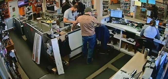 Tentuan të vjedhin armë, dështojnë (VIDEO)