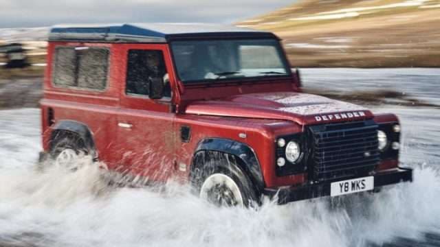 Land Rover Defender me motor të BMW (Foto)