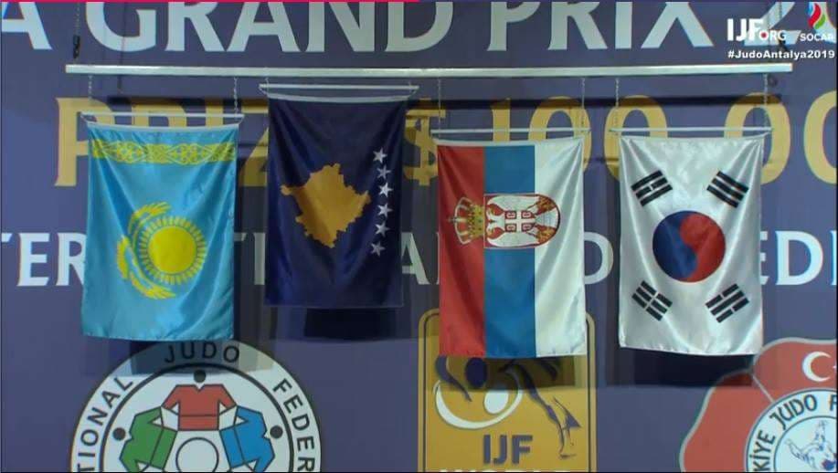 Flamuri i Kosovës më lartë se ai i Serbisë në Turqi (FOTO)