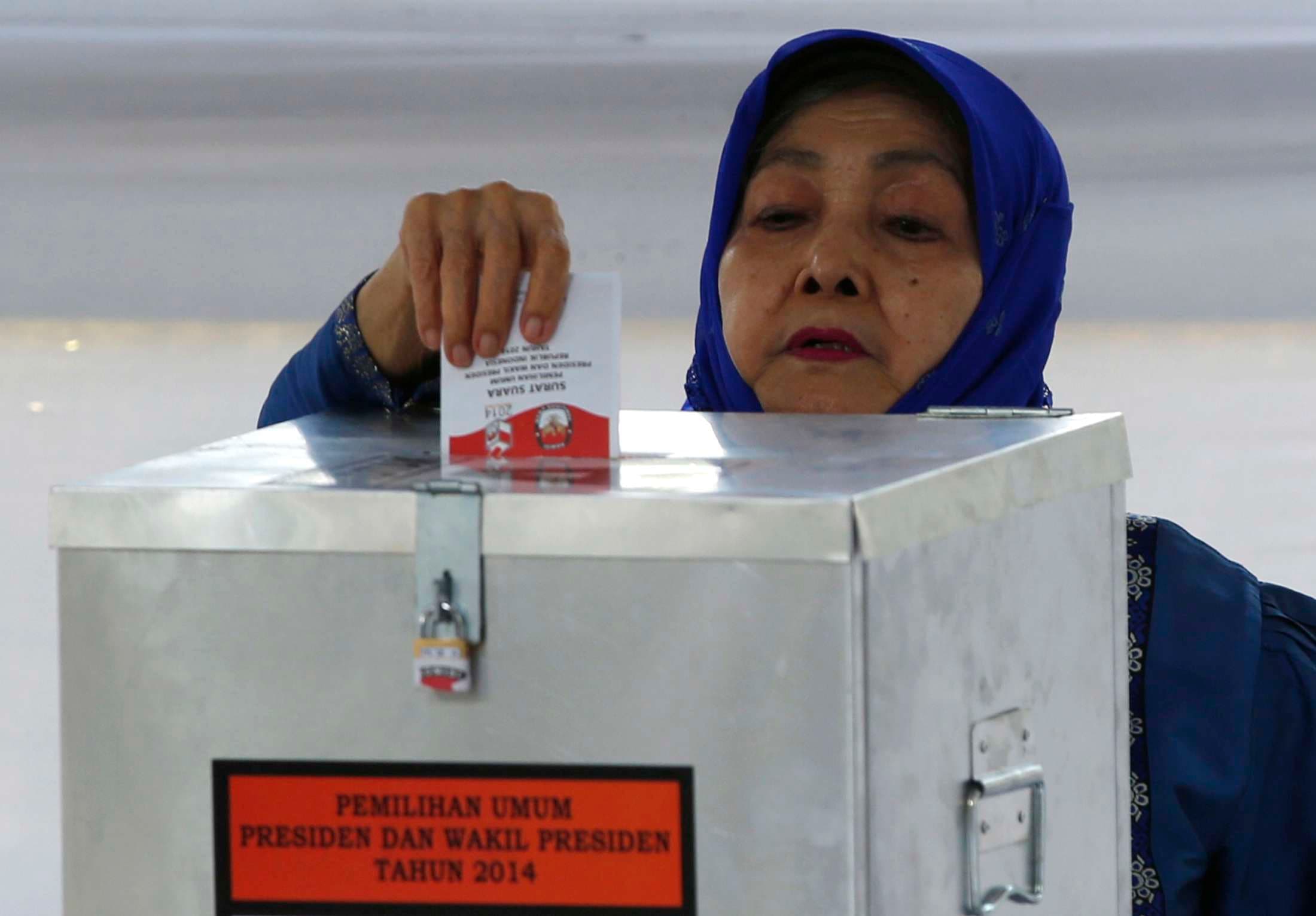 Prej lodhjes duke numëruar votat mbi 270 njerëz vdesin në Indonezi