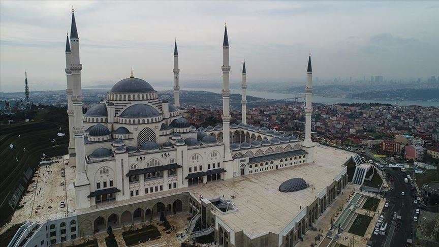 Hapet xhamia me gjashtë minare në Turqi; Mund të falën 63 mijë persona (FOTO+VIDEO)