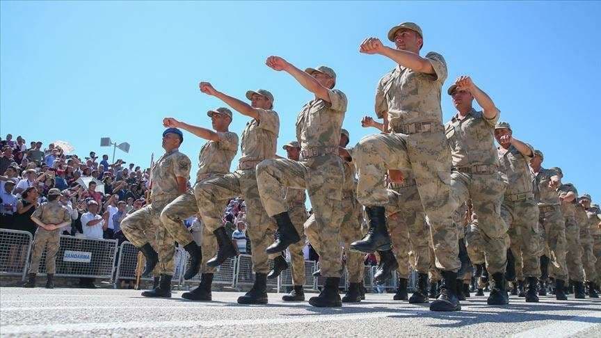 Qytetarët e Turqisë me ligjin e ri mund të kalojnë vetëm një muaj në shërbimin ushtarak
