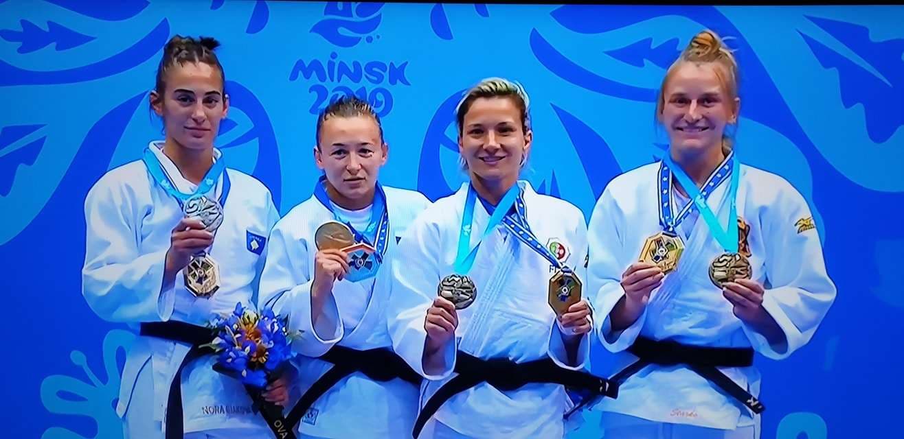 Nora fiton medaljen e argjendtë