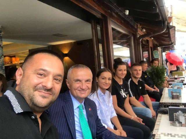 Presidenti i Shqipërisë takon në Sarajevë xhudistët nga Kosova