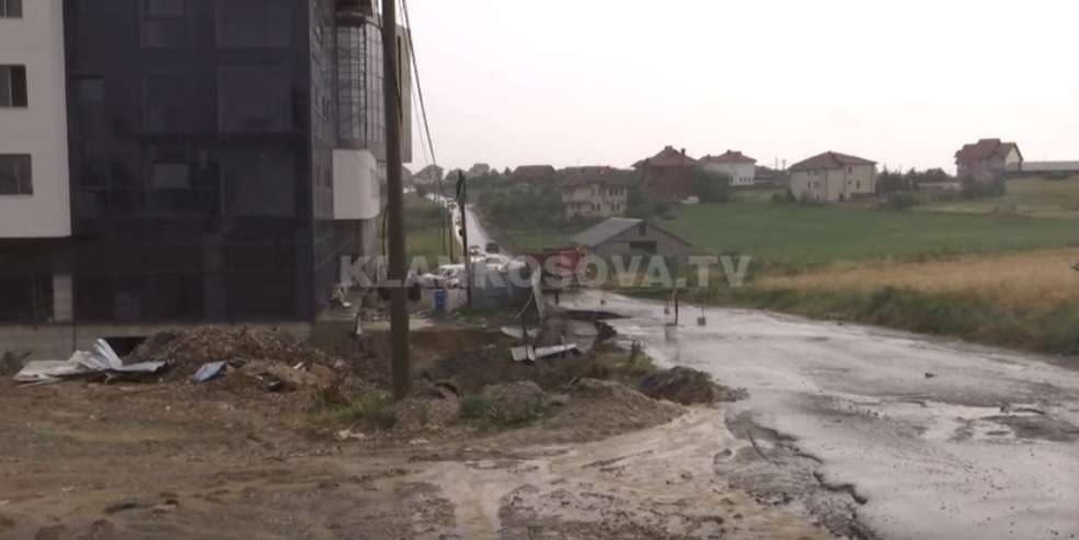 Shembet dheu, një zonë e madhe mbetet pa ujë (VIDEO)