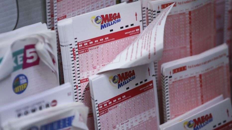 Burri që i mbijetoi kancerit dy herë, fiton 4.6 milionë dollarë në lotari