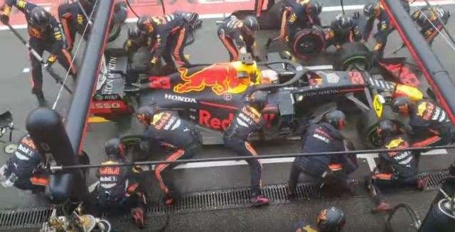 Red Bull ndërron gomat për më pak se dy sekonda (VIDEO)