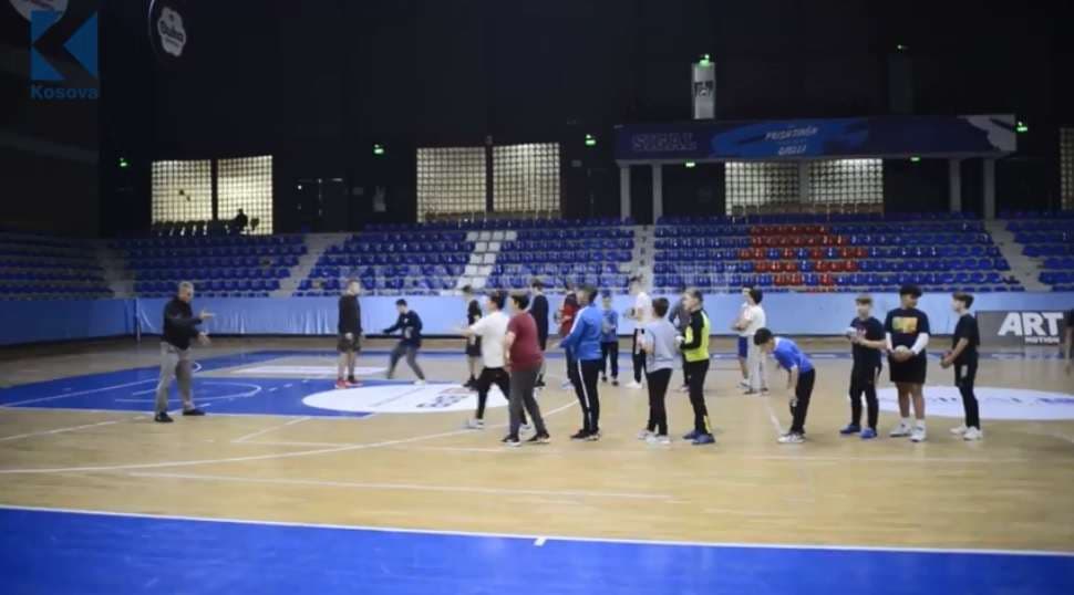 Në stërvitje me të rinjtë e KH. Prishtina (VIDEO)
