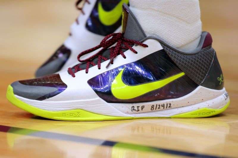 Nike tërheq nga shitja produktet me Kobe Bryant