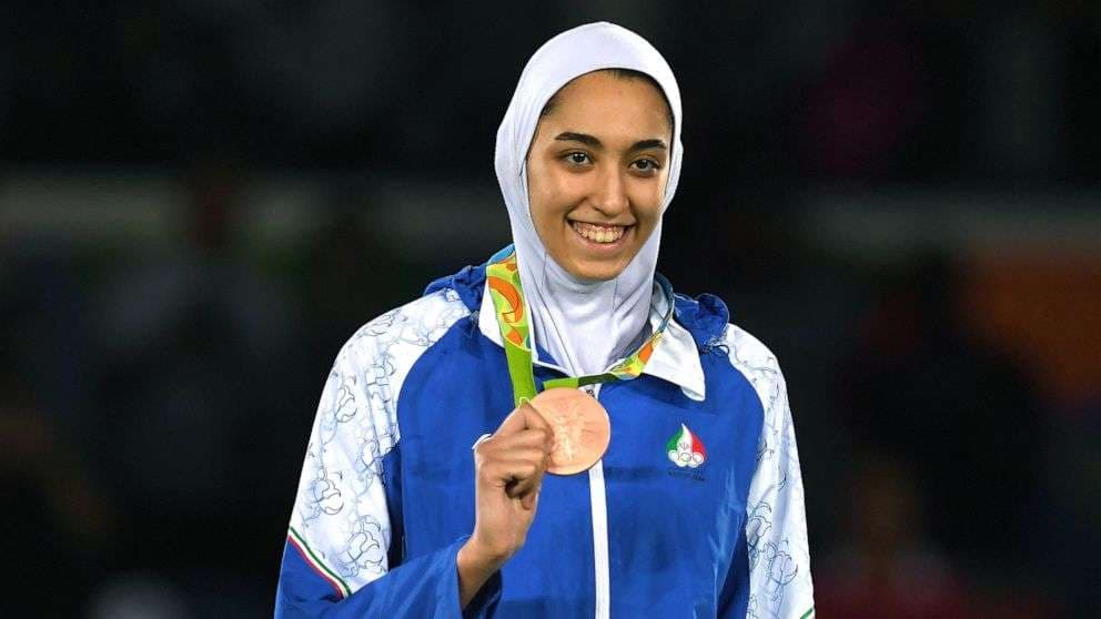 Femra që fitoi medaljen e parë olimpike për Iranin, paralajmëron largimin nga vendi