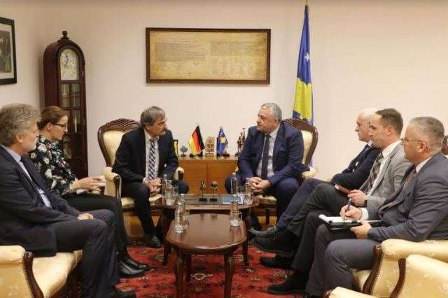 Veliu takohet me delegacionin gjerman për njohjen e patentë shoferëve