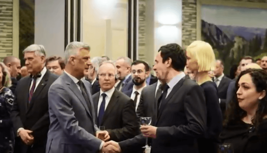 Kur dorështrëngimi i liderëve bëhet lajm (VIDEO)