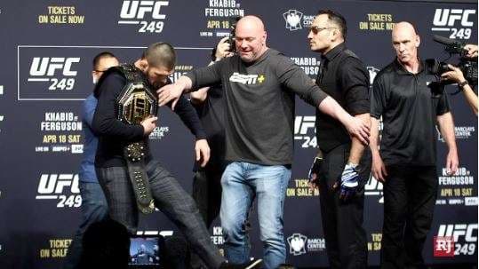 Khabib sy më sy ia shqelmon titullin Fergusonit (VIDEO)