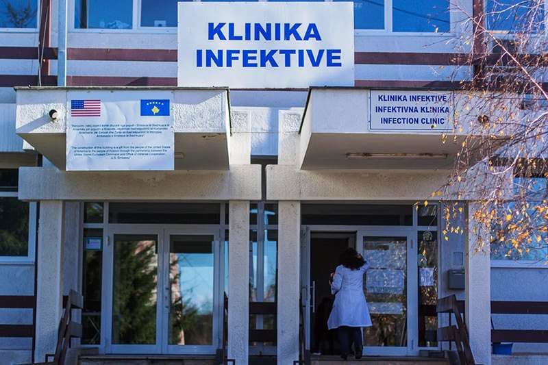 Në QKUK po trajtohen 144 pacientë me Covid-19