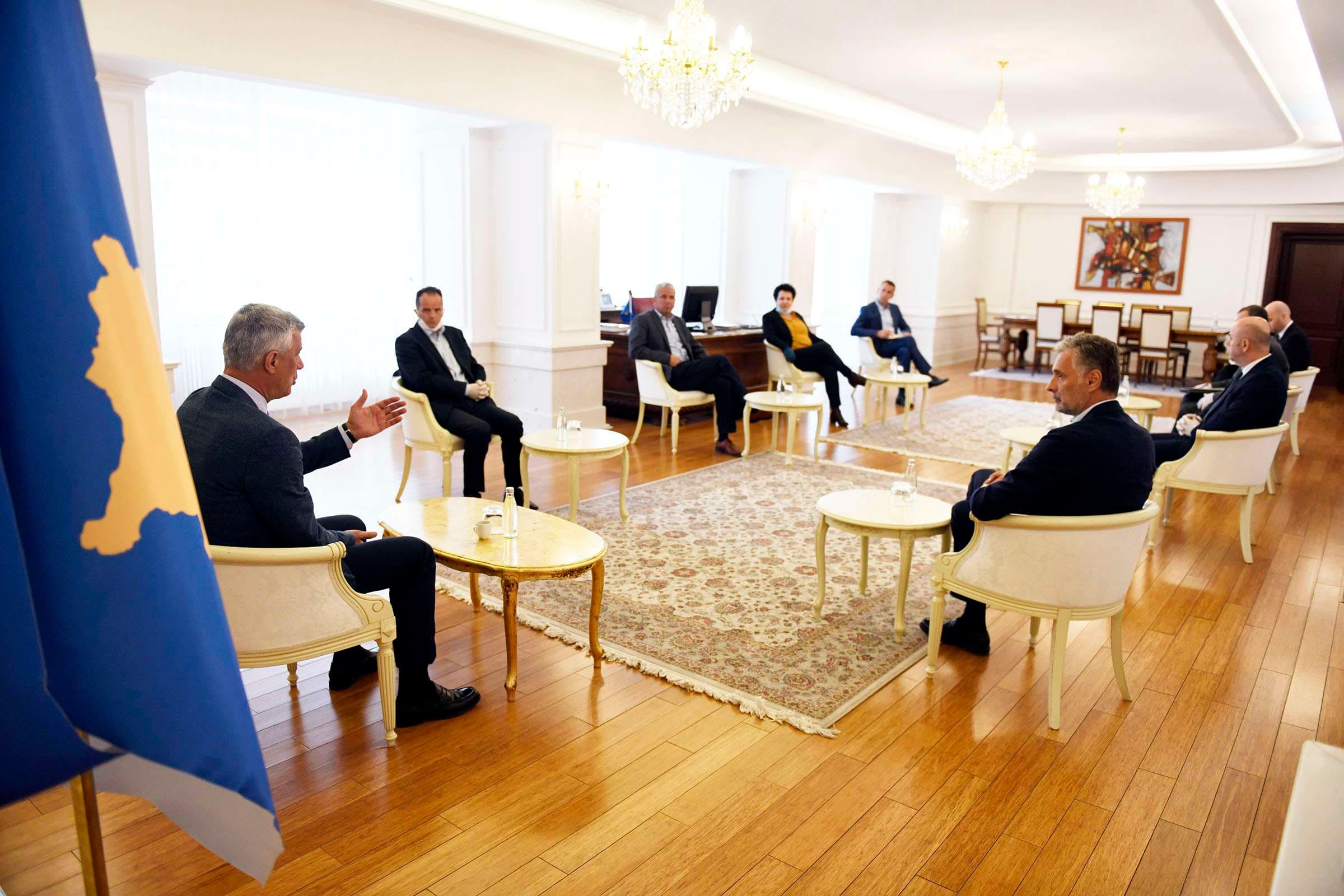 Presidenti flet me krerët e institucioneve të drejtësisë për parandalimin e përhapjes së pandemisë nëpër burgje