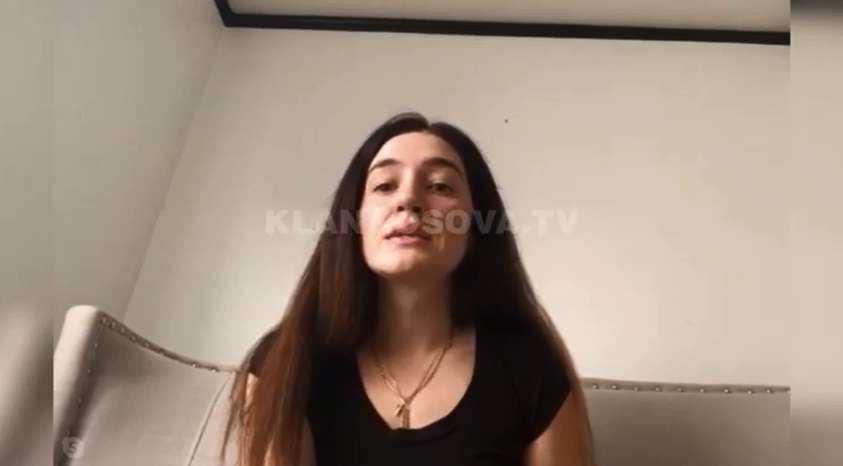 Shqiptarja qep maska për mjekët amerikanë (VIDEO)