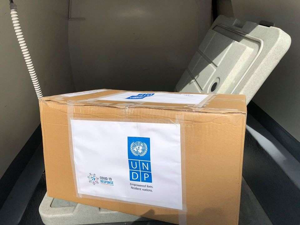 UNDP ndihmon Kosovën me 3 mijë komplete testimi për zbulimin e Covid-19