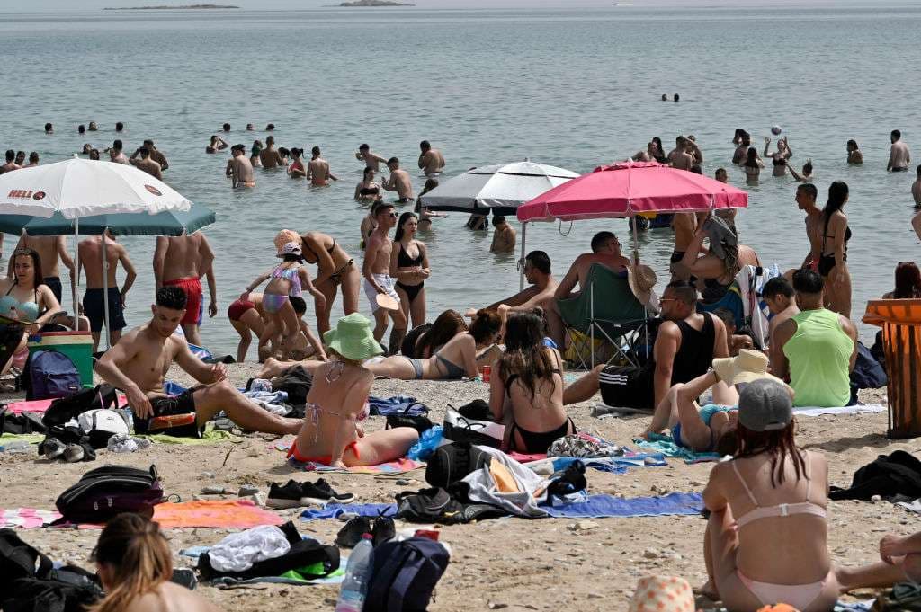 Evropianët shijojnë fundjavën me diell, pas lehtësimit të masave (FOTO)