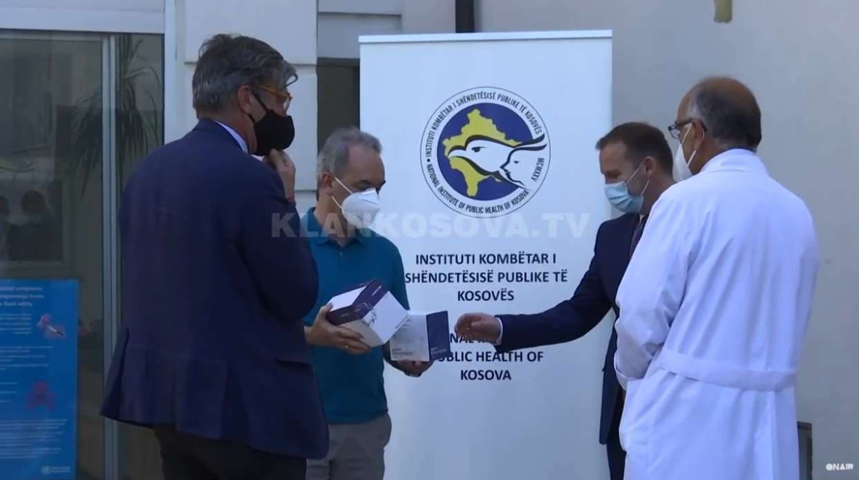 Gjermania i dhuron Kosovës teste për Covid-19 (VIDEO)