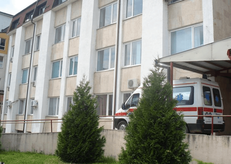 E infektuara me Covid-19 largohet nga spitali, por dërgohet sërish aty