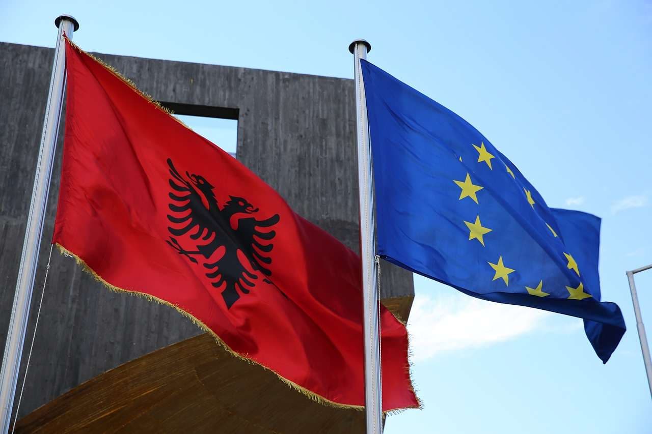 BE dorëzon sot pjesën e katërt të ndihmave kundër Covid-19 për Shqipërinë