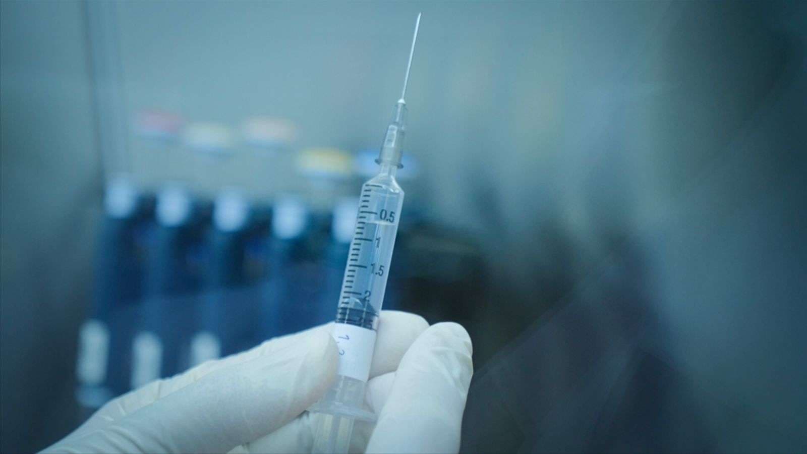 Mbretëria e Bashkuar siguron qasje të hershme në 90 milionë doza të vaksinave për Covid-19