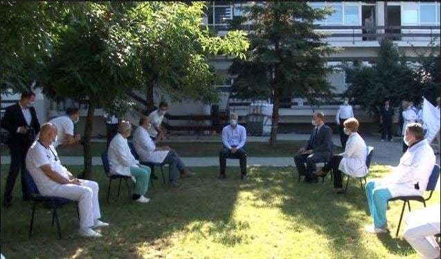 Thaçi në Infektivë, premton përkrahje institucionale për stafin shëndetësor