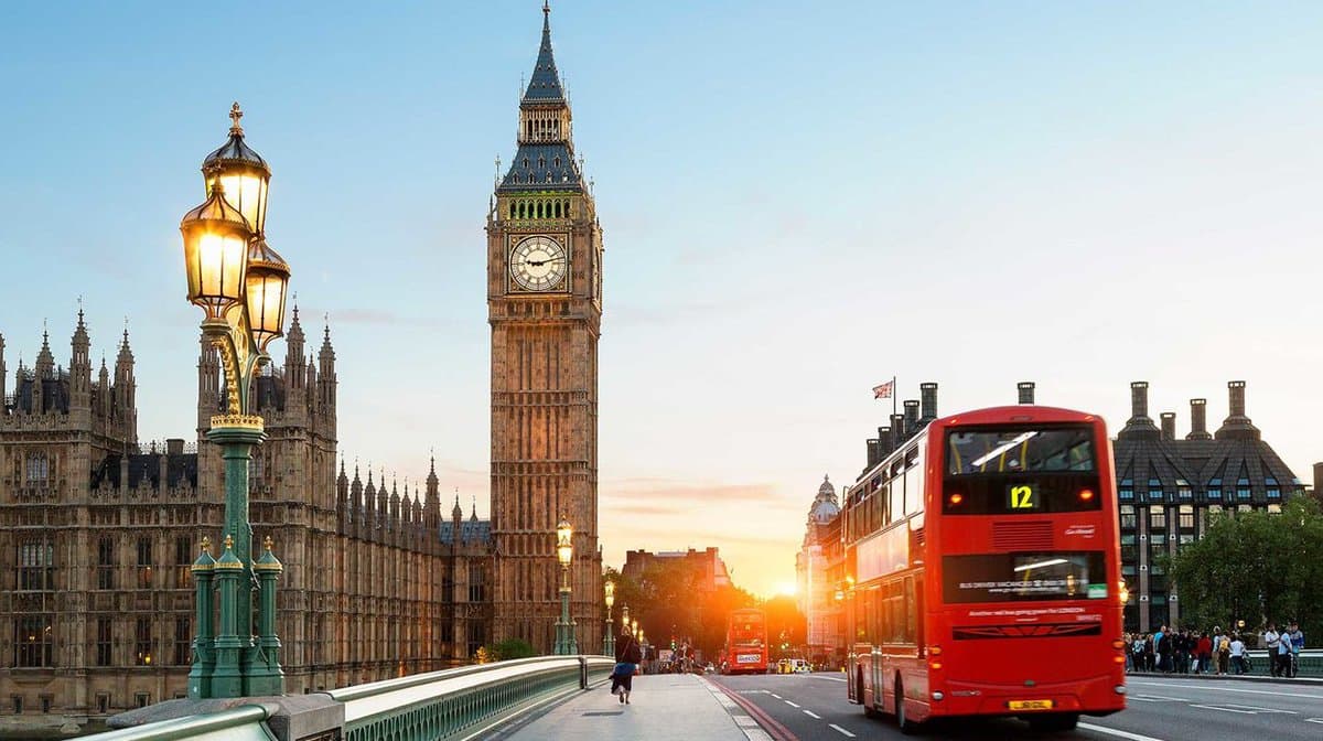 Britania gjobit personat që vijnë nga vendet tjera dhe nuk vetizolohen për 14 ditë