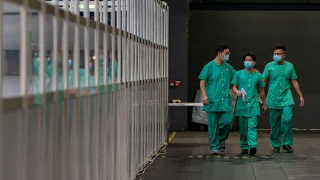 Kina dërgon ekipin e parë mjekësor të testimit të COVID-19 në Hong Kong