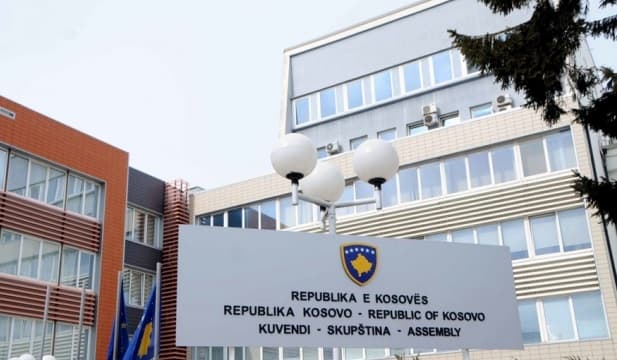 Mblidhen dy komisione parlamentare: Në tavolinë emërimet në Kushtetuese