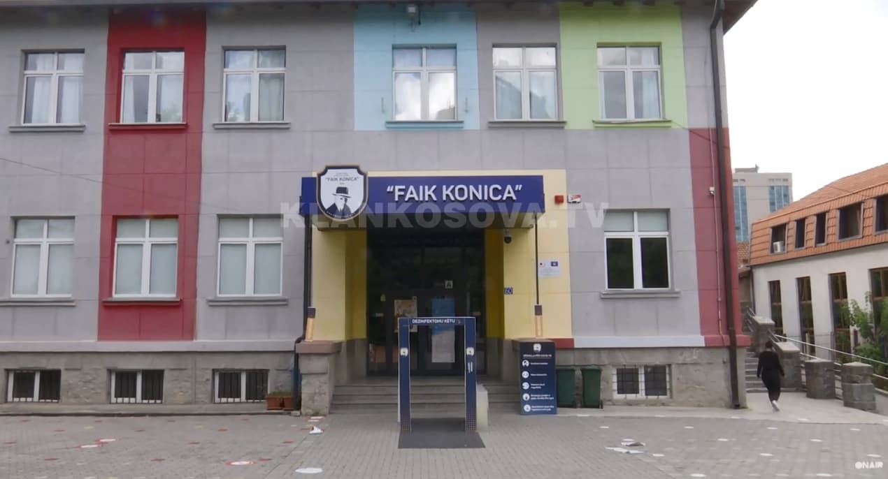 Dy shkolla të mëdha të Prishtinës kalojnë online (VIDEO)