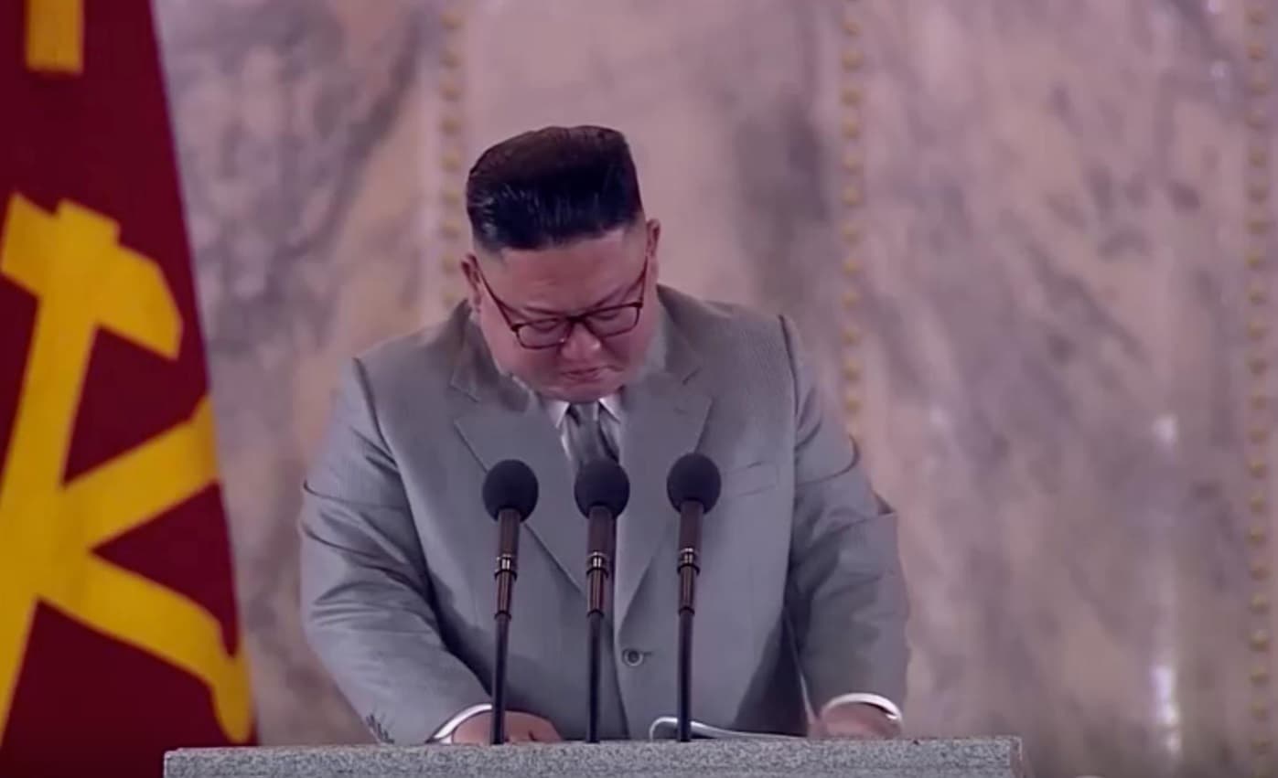Përlotet Kim Jong Un, falënderon ushtrinë dhe kërkon falje për dështimet