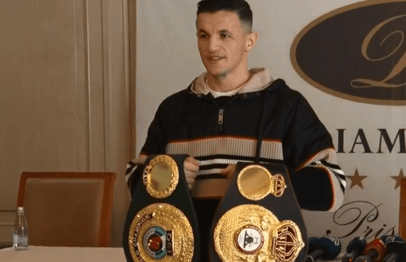 Haxhi Krasniqi bashkë me dy titujt e kampionit shkon për homazhe në Prekaz