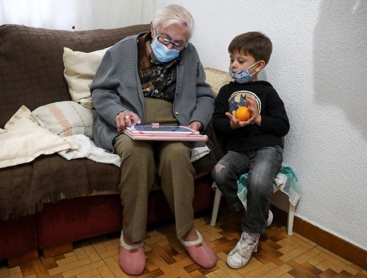 99-vjeçarja i rikthehet lojërave kompjuterike pasi mundi COVID-19